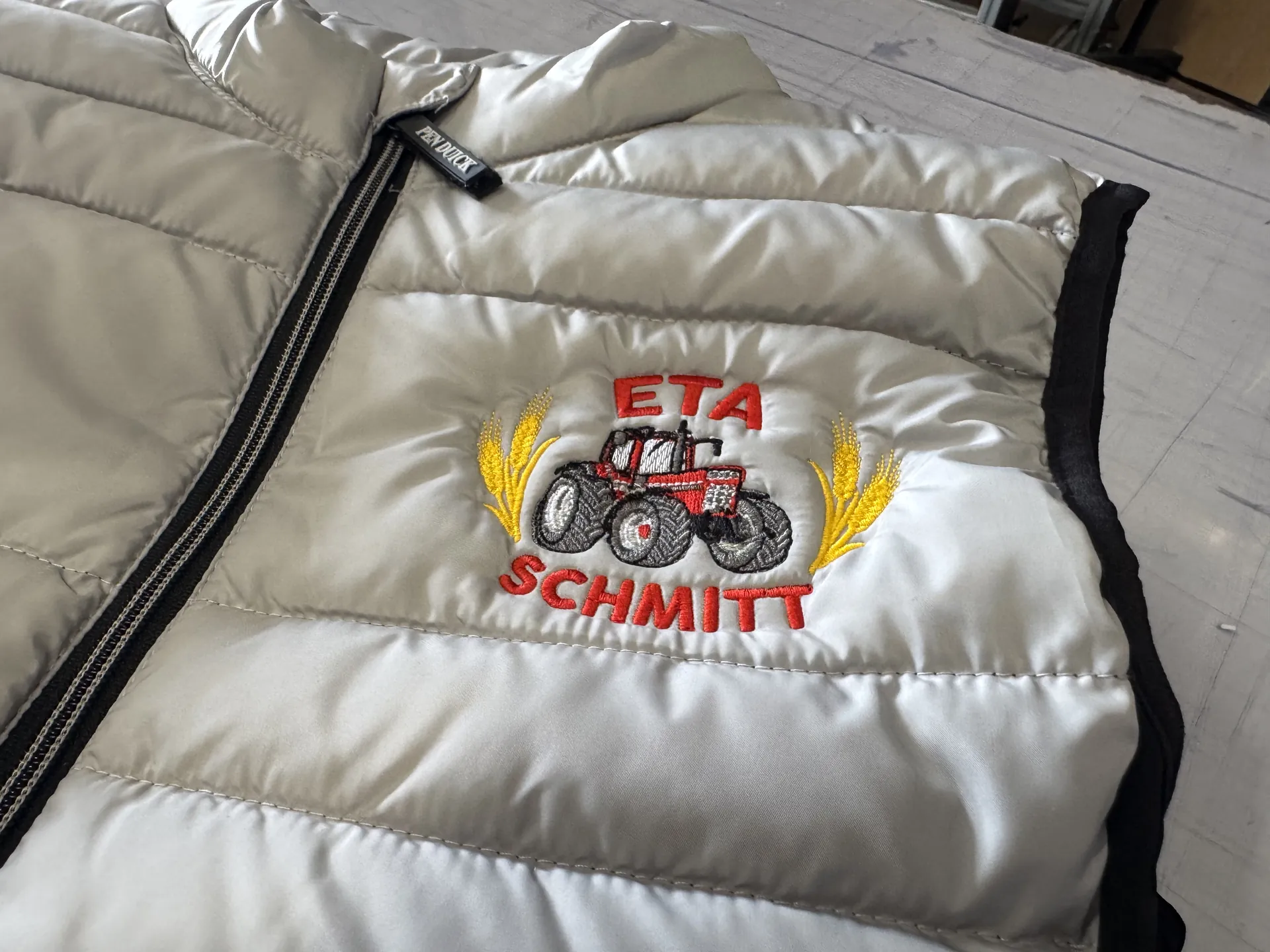Vestes brodées et t-shirts DTF pour ETA Schmitt